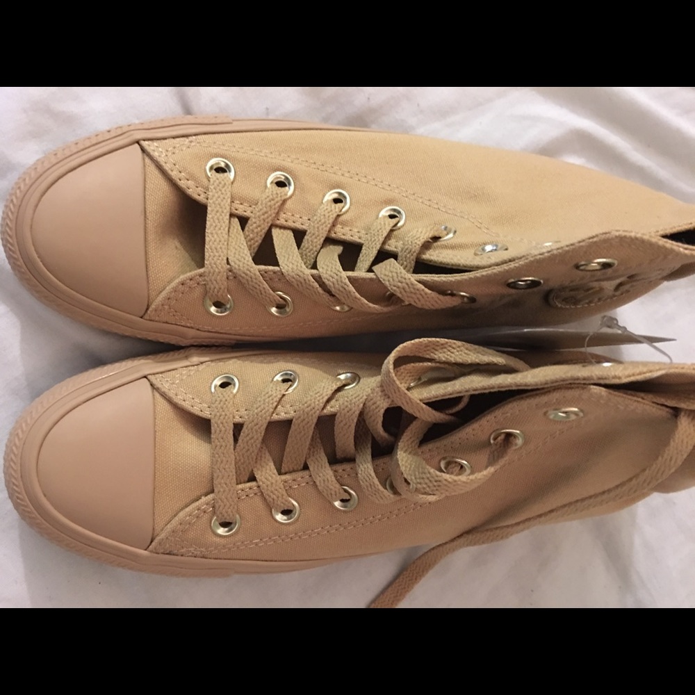 Gold High top Converse